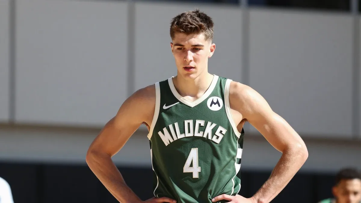 Milwaukee Bucks rookie Nate Ament exits with ankle injury in preseason win