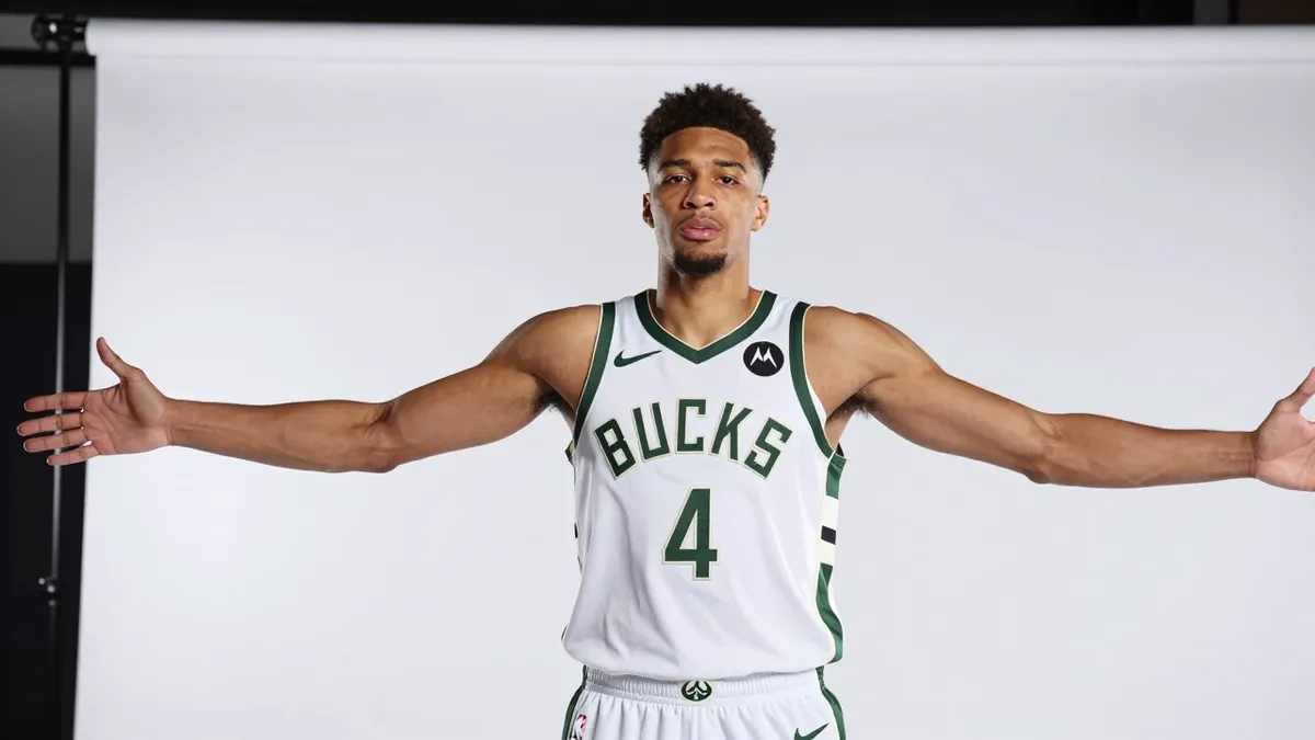 Milwaukee Bucks explore trade for Lakers sharpshooter Dalton Knecht